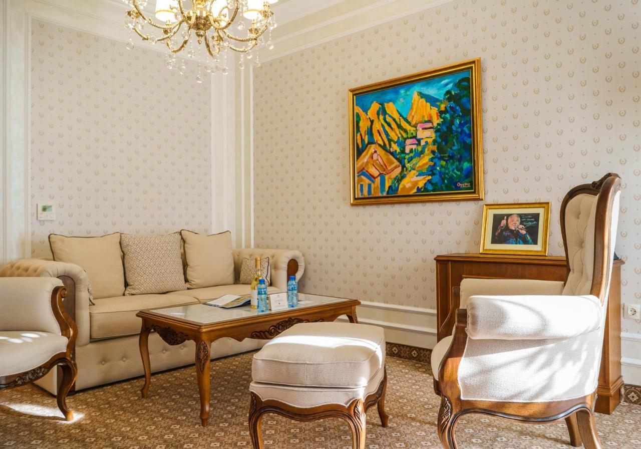 Residence City Garden - Certificate Of Excellence Top 10 Best Five-Stars City Hotels For 2024 Awarded By Htif 플로브디프 외부 사진