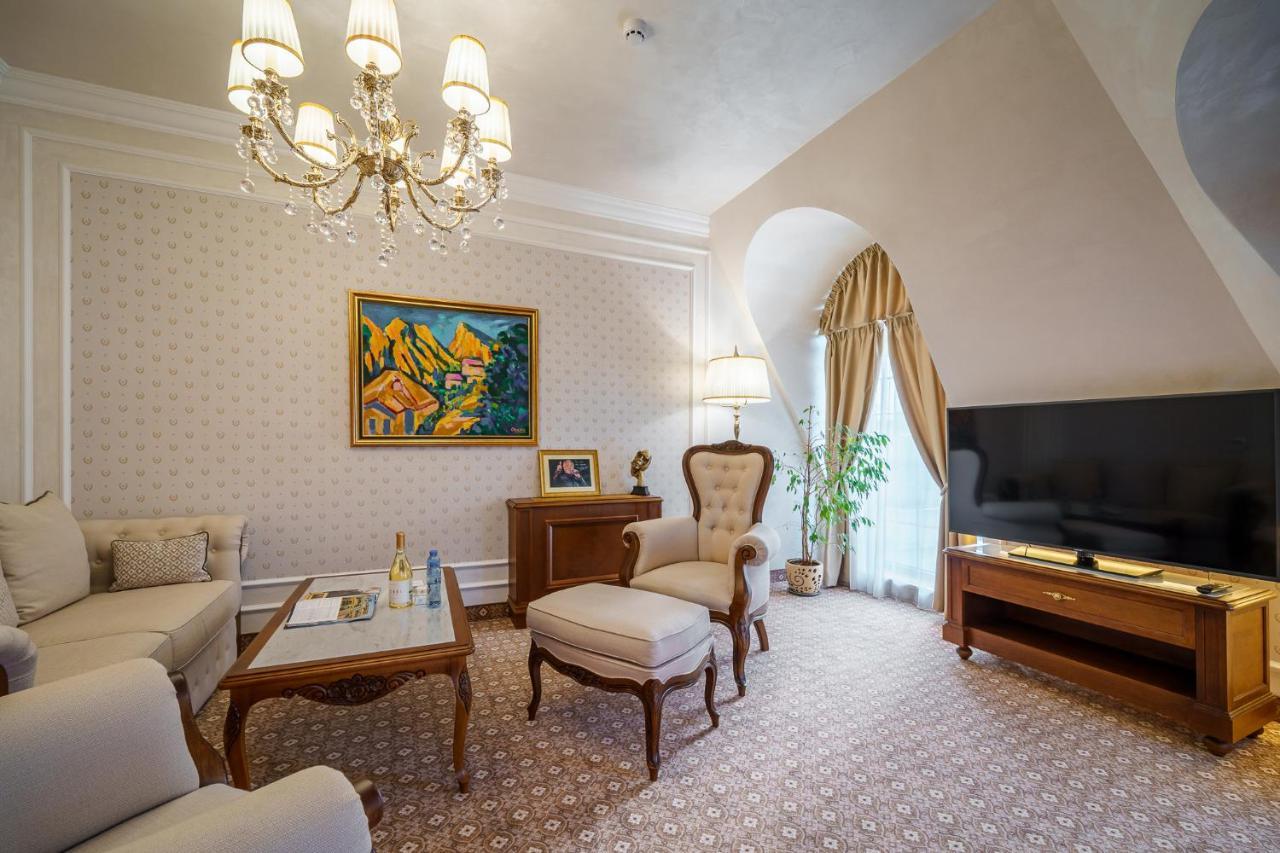 Residence City Garden - Certificate Of Excellence Top 10 Best Five-Stars City Hotels For 2024 Awarded By Htif 플로브디프 외부 사진